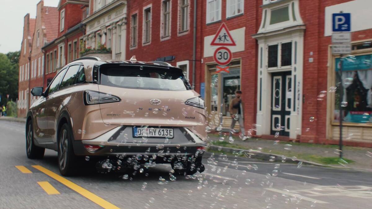 Hyundai Nexo l’auto che emette fiori e bolle di sapone - 
