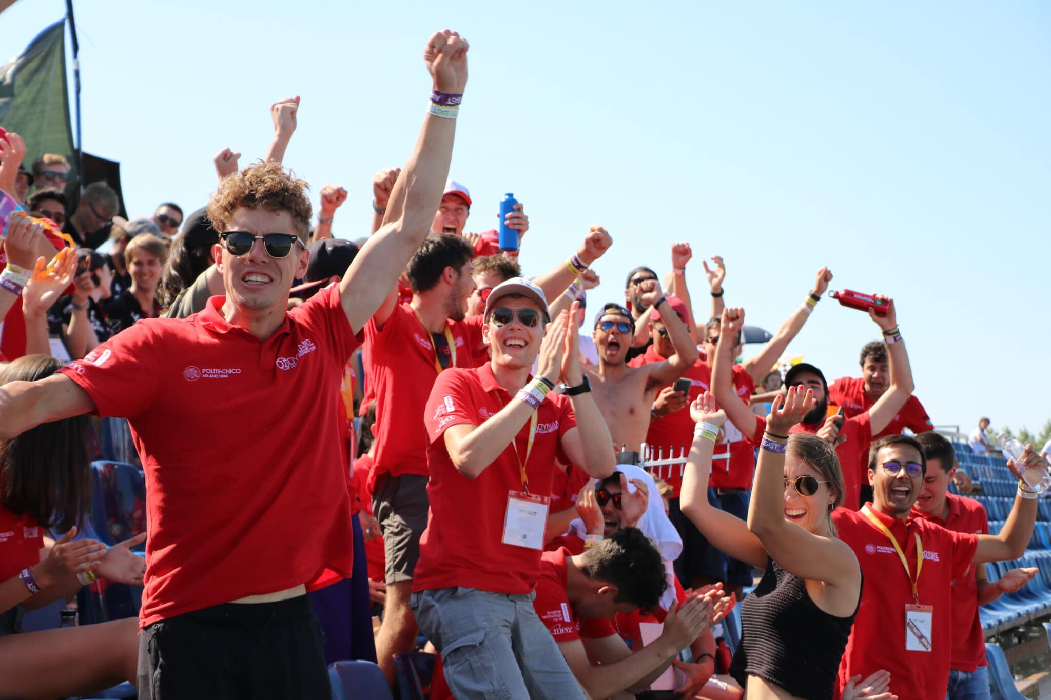 Urla e lacrime di gioia sulle tribune dell'Hungaroring: la reazione genuina dei giovani ingegneri dopo il successo dell'aver completato l'evento Endurance. Dopo tanta fatica, sacrifici e dedizione, i ragazzi del Dynamis PRC vedono il loro prototipo portar
