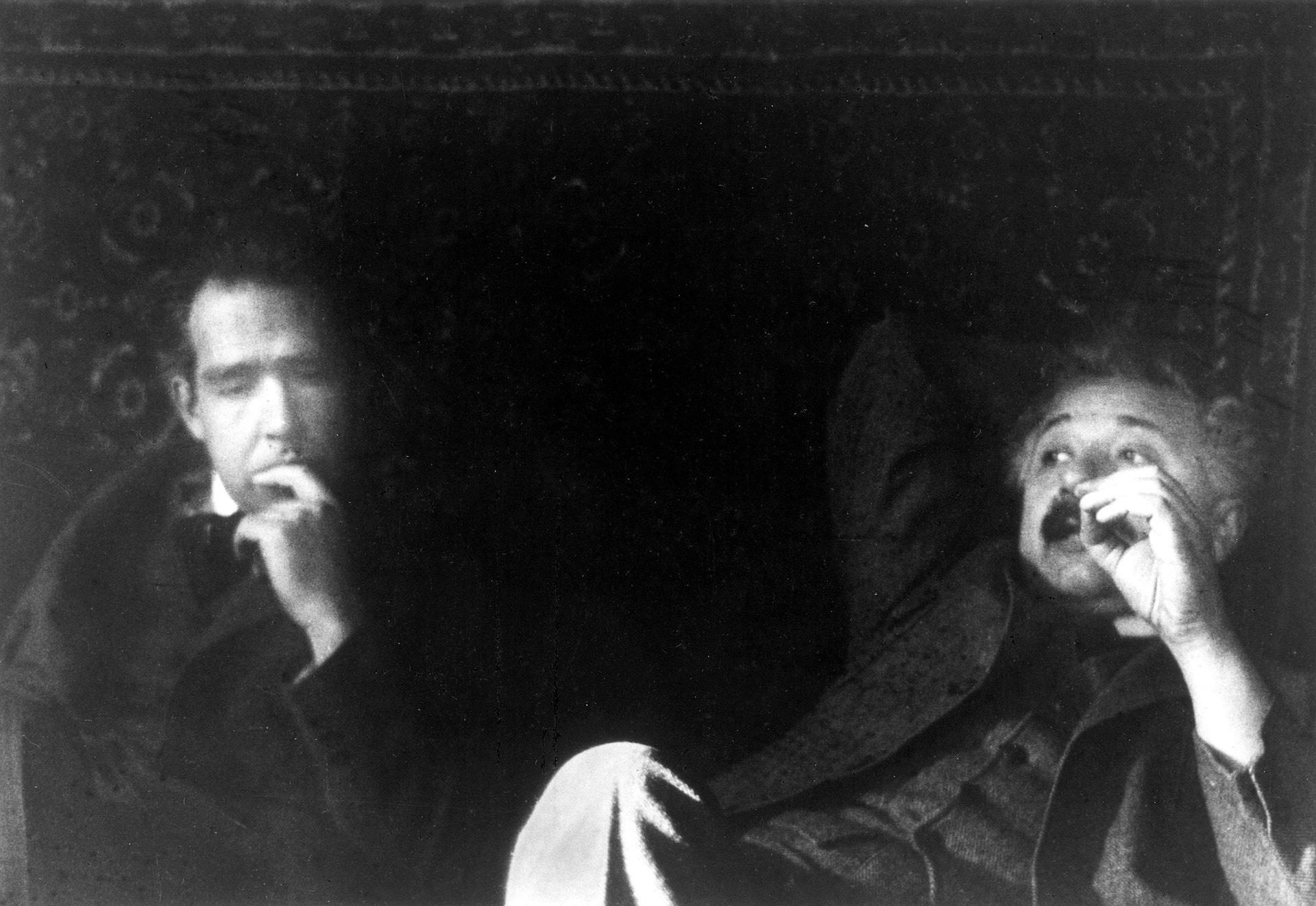 Alber Einstein e Niels Bohr, 1925. N. Bohr: fisico danese, pioniere della meccanica quantistica. Premio Nobel nel 1922 per il modello dell'atomo che per la prima volta pose gli elettroni su orbite discrete