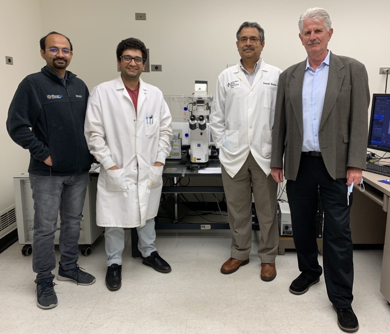 I memebri del team di ricerca: da sinistra Chandrashekhar Patil, Tejabhiram Yadavalli, dottor Deepak Shukla e dottor Tibor Valyi-Nagy. Credits: UIC