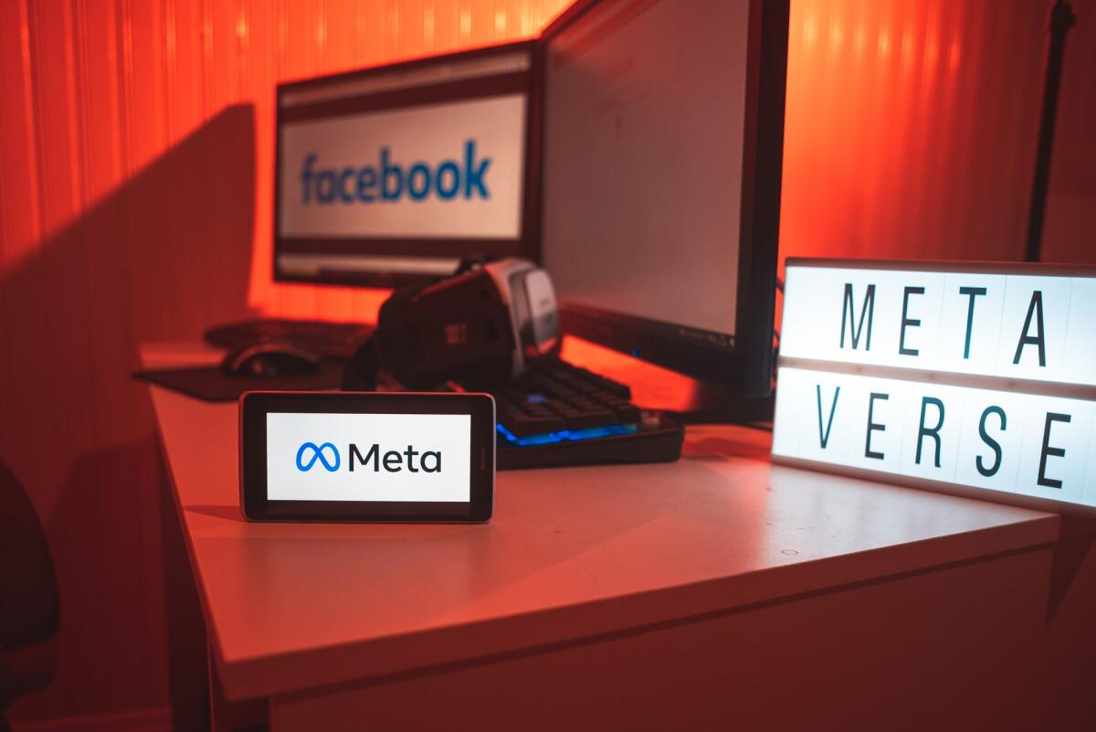 Facebook cambia nome in Meta per accogliere la realtà virtuale - 