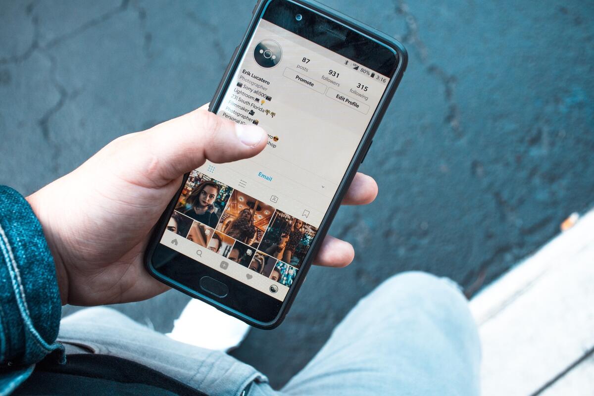 Facebook, WhatsApp e Instagram down: la possibile causa - 