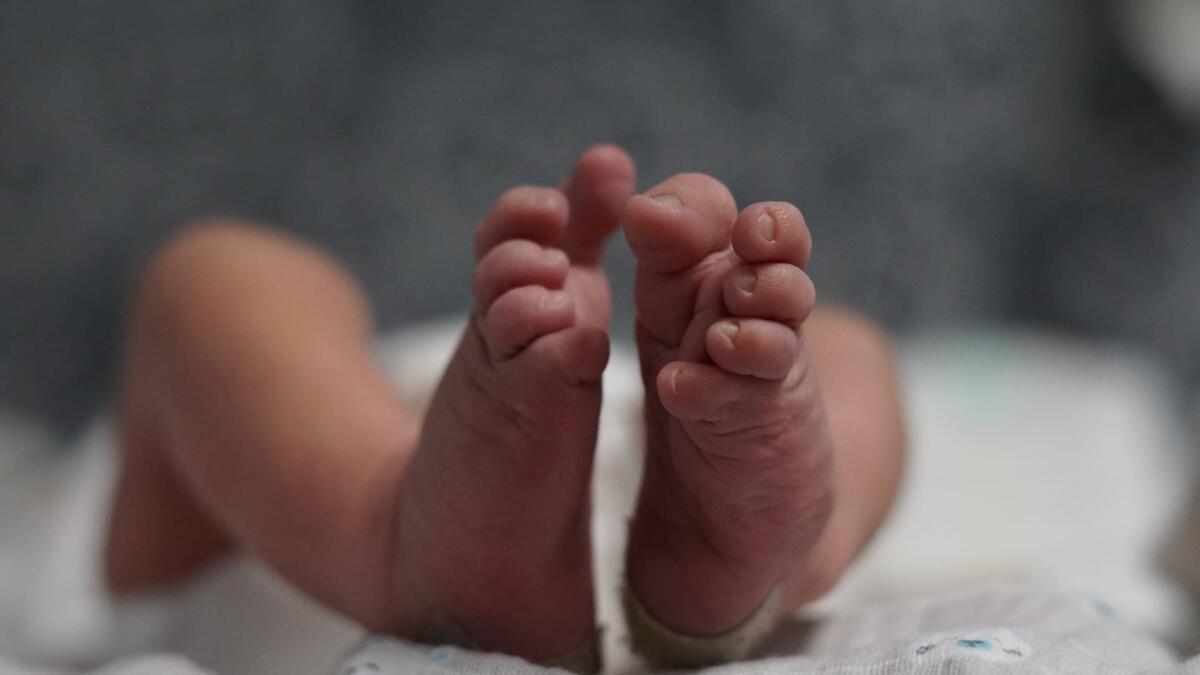 Allerta per l'epidemia di virus respiratorio che colpisce i neonati: ospedali italiani pieni - 
