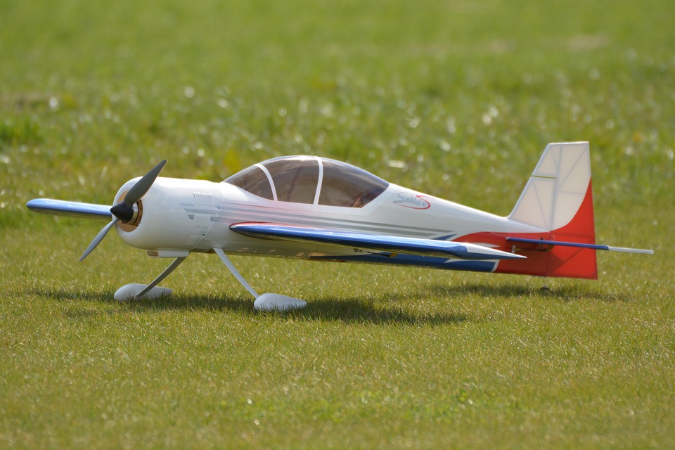 Esempio di aeromodello a propulsione elettrica.