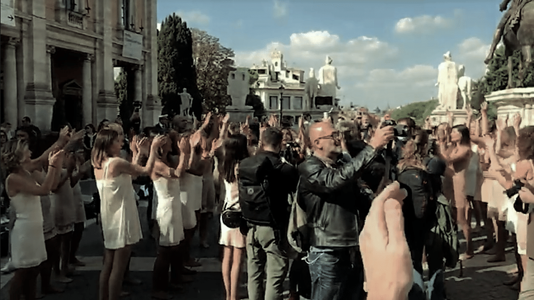 Credit: Repubblica - Flash mob delle ex lavoratrici Alitalia in piazza del Campidoglio