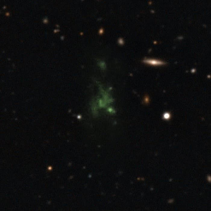 Il blob gigantesco LAB-1 illuminato da galassie nascoste all'interno della nube. Crediti: ESO / M. Hayes.