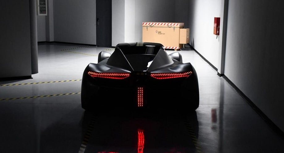 Le forme estreme della Greek Chaos, esaltate dai fari LED. Credit: SP Automotive Media