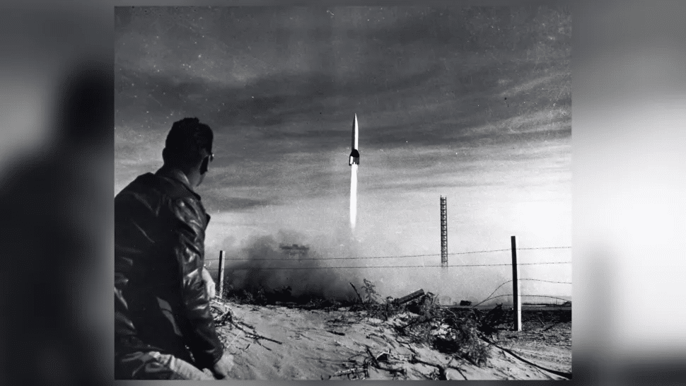 Uno dei primi lanci di test del missile V2 Aggregat-4, di cui lo scorso mese vi sono stati ritrovamenti nella contea del Kent, sed-est dell'Inghilterra.