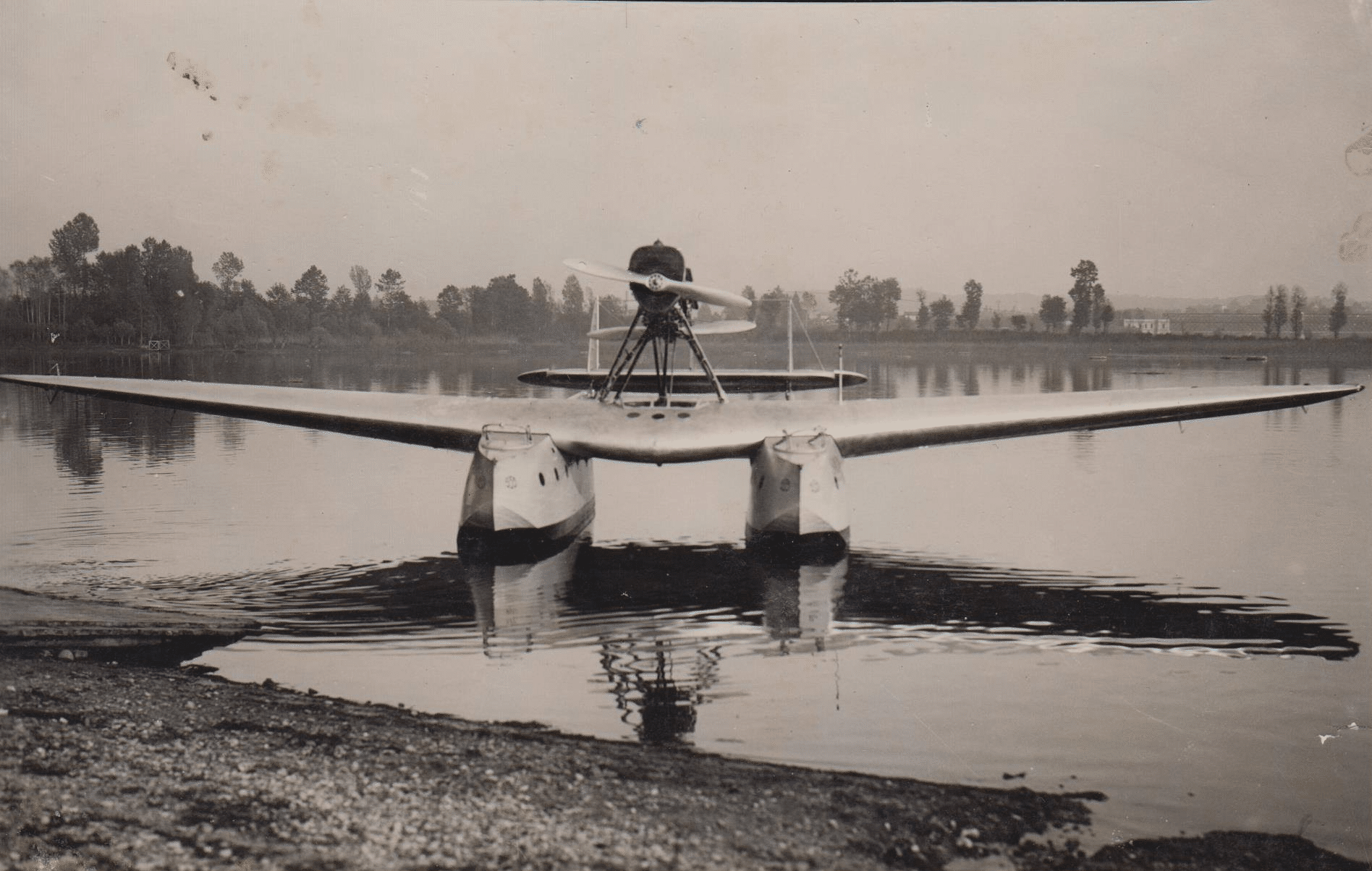 Vista frontale dell'idrovolante SIAI Marchetti S-55X.