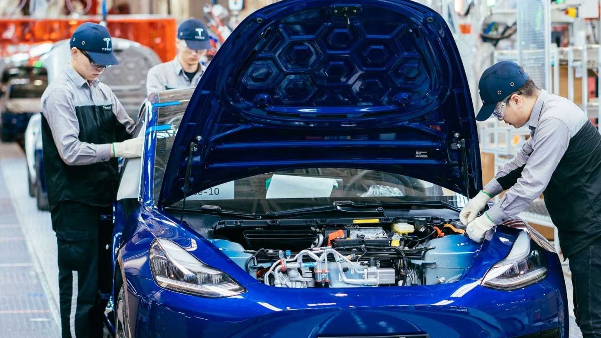 Tesla è l'unica casa a non aver sofferto la crisi dei semiconduttori. Credit: InsideEVs.it