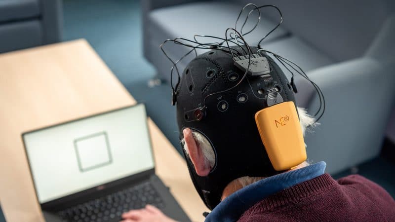 Il semplice set-up di Fastball EEG. Crediti: bath.ac.uk