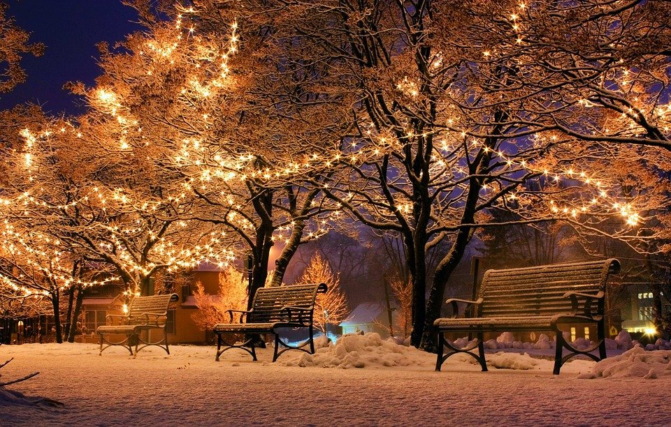Luci da esterno, da pixabay.com