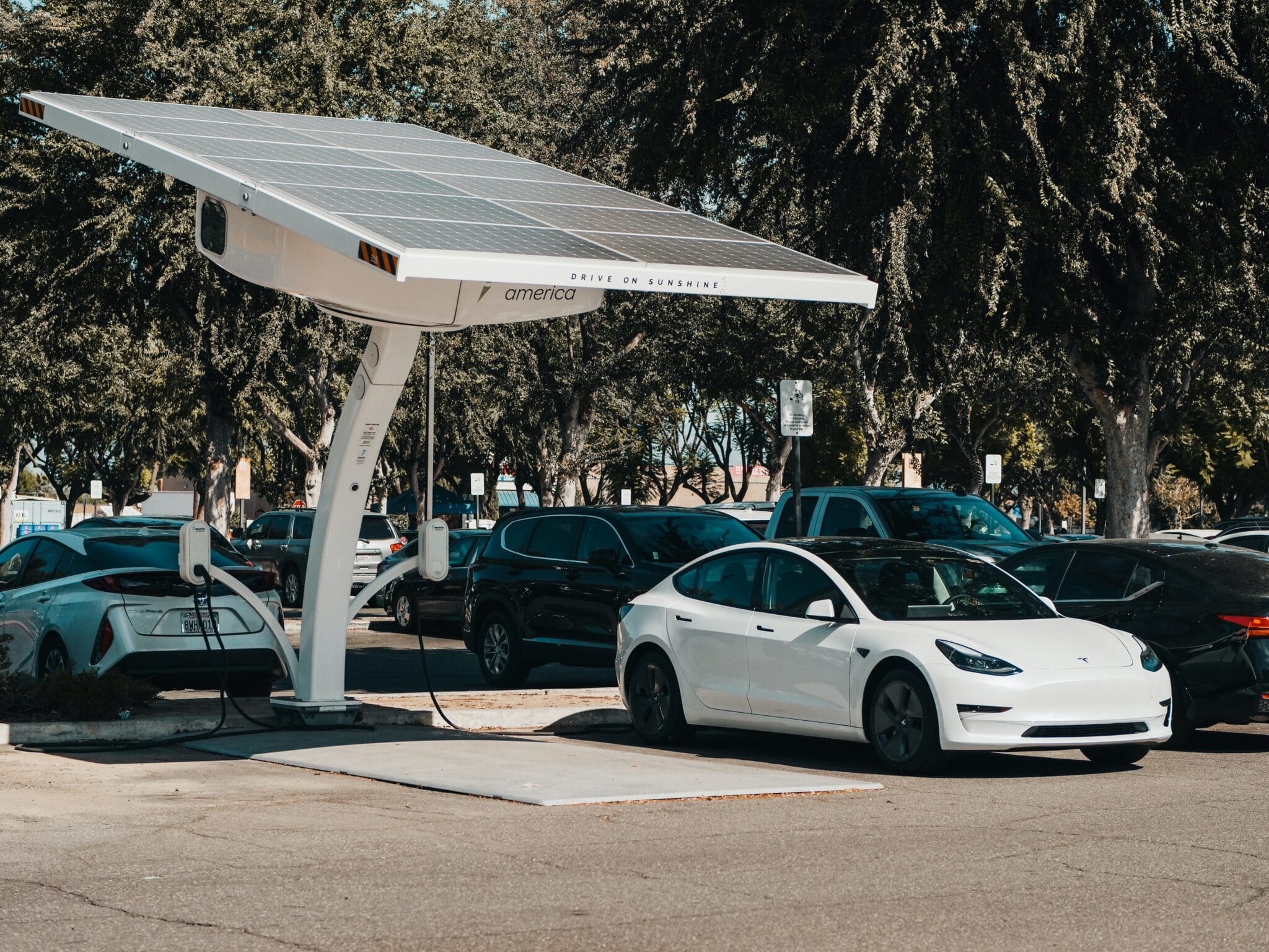 Il settore dei veicoli elettrici è il più colpito dalla crisi dei semiconduttori. Credit: Pexels.com