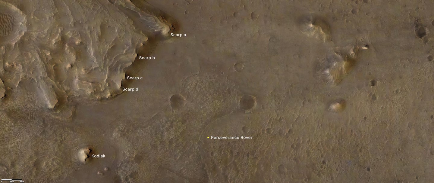 Immagine aerea che mostra la disposizione di Kodiak e delle scarpate di Jezero rispetto a Perseverance. Credit:  NASA/JPL-Caltech