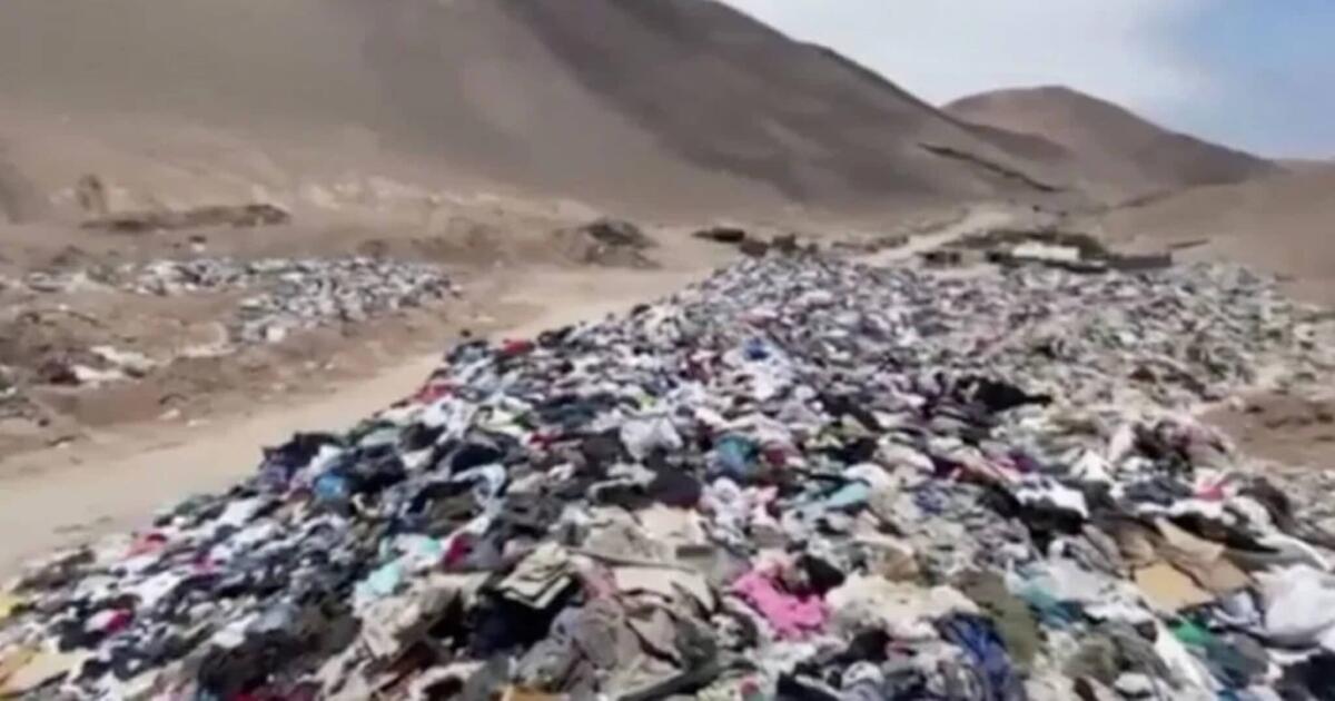 Discarica di vestiti in Cile: l’impatto della moda usa e getta - TPI