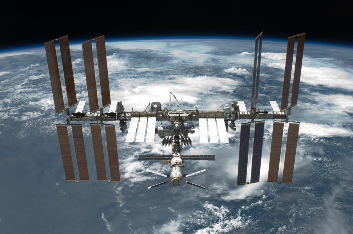 Il futuro della ISS tra accordi delle agenzie e nuove stazioni spaziali - Immagine della International Space Station del Maggio 2011.
