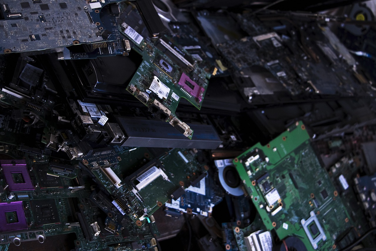 computer, recupero, riutilizzo, materiali, economia circolare, rifiuti, raee, terre rare, metalli, batterie, litio, elettronica, scheda, disco, impianto, enea, Energy Close-up Engineering