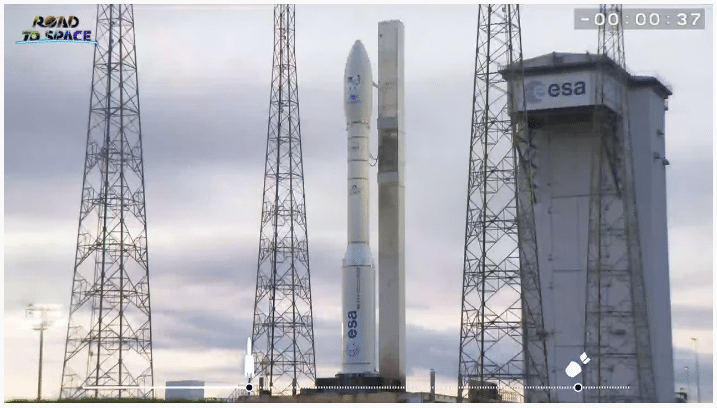 Il lanciatore leggero Vega pochi istanti prima del lift-off dallo spazioporto della Guyana Francese. Crediti: Arianespace.
