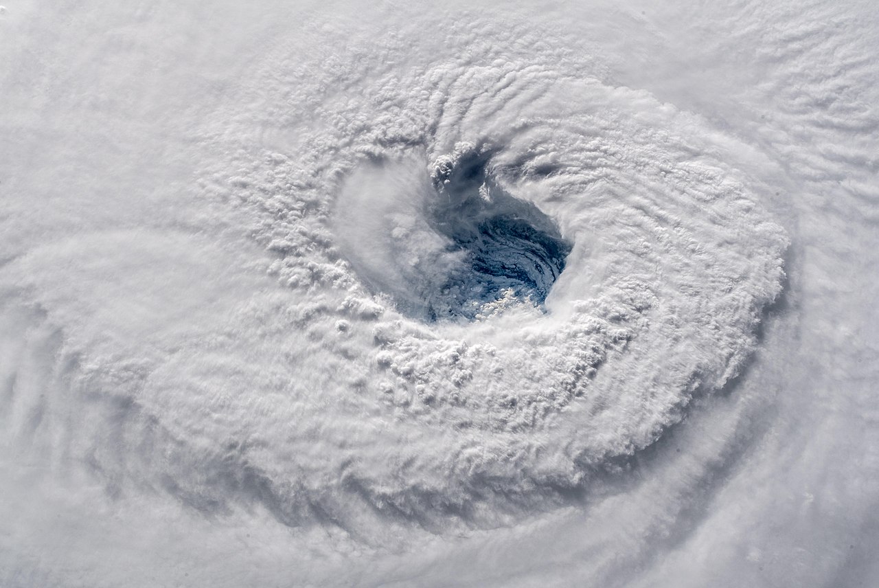 L'occhio di un ciclone tropicale (Uragano Florence) visto dalla ISS. Fonte: NASA