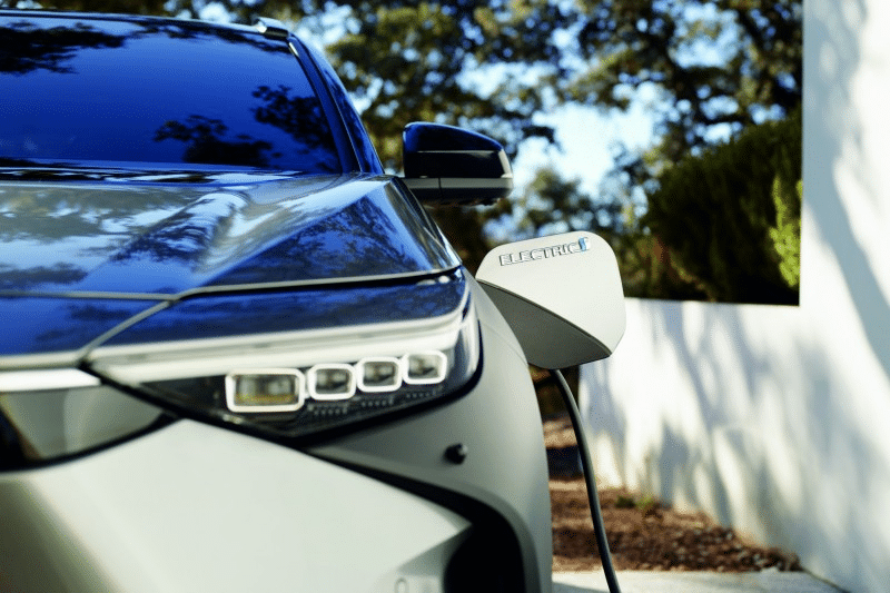 Ecco la prima Toyota elettrica: il suo nome è bZ4X