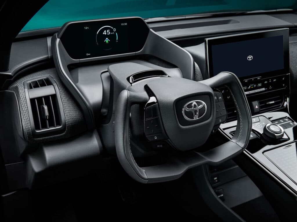 Ecco la prima Toyota elettrica: il suo nome è bZ4X