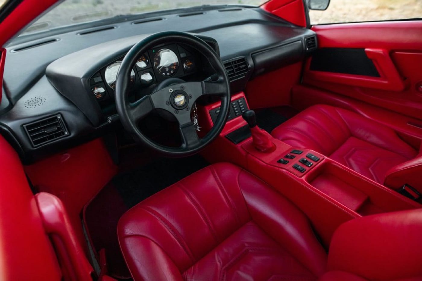 Gli interni della Cizeta V16T