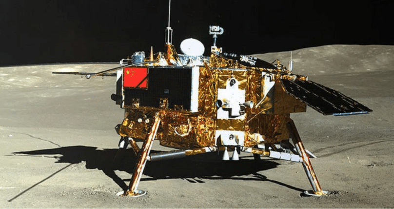 Il lander Chang'E-4 fotografato dal rover Yutu-2. Credits: Focus.it