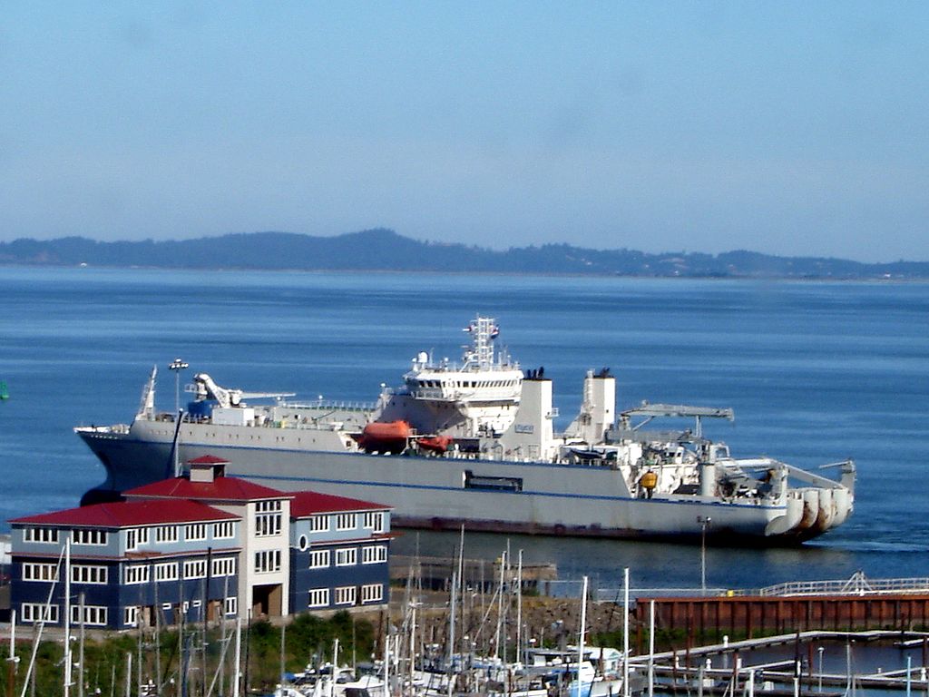 La moderna CS Dependable, nave posacavi. Fonte: Wikimedia Commons