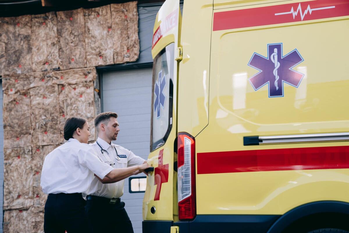 Come vengono riforniti ospedali e farmacie? - 