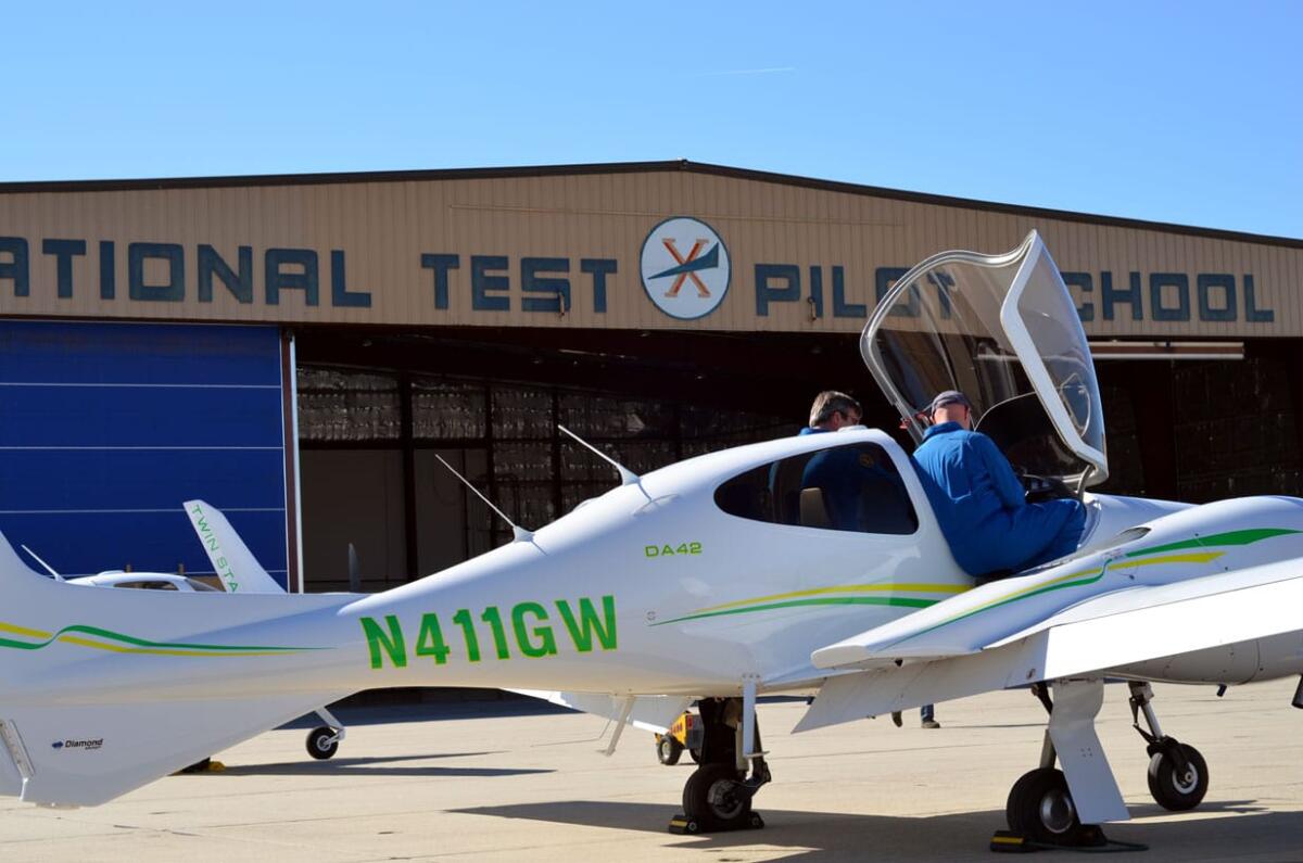Test di volo al PoliTo con il corso in ingegneria aerospaziale - Il velivolo bimotore Diamond DA-42 ”Twin Star” durante un test di volo al NTPS. Crediti: National Test Pilot School