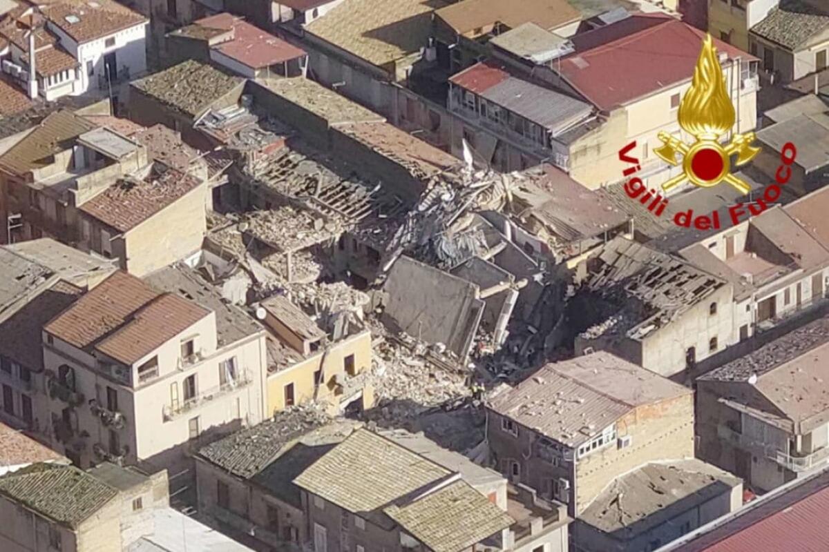 Ravanusa, cronaca di una tragedia l'esplosione di gas mette in fuga cittadini. - tgcom24.mediaset.it