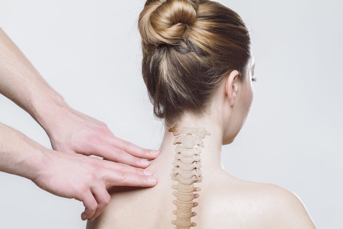 Scrocchiare la schiena fa bene o male? - 