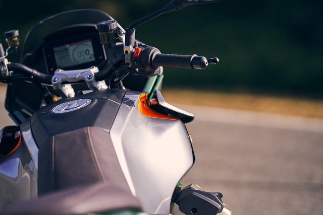 Moto Guzzi V100 Mandello, la nuova tourer della casa dell'aquila