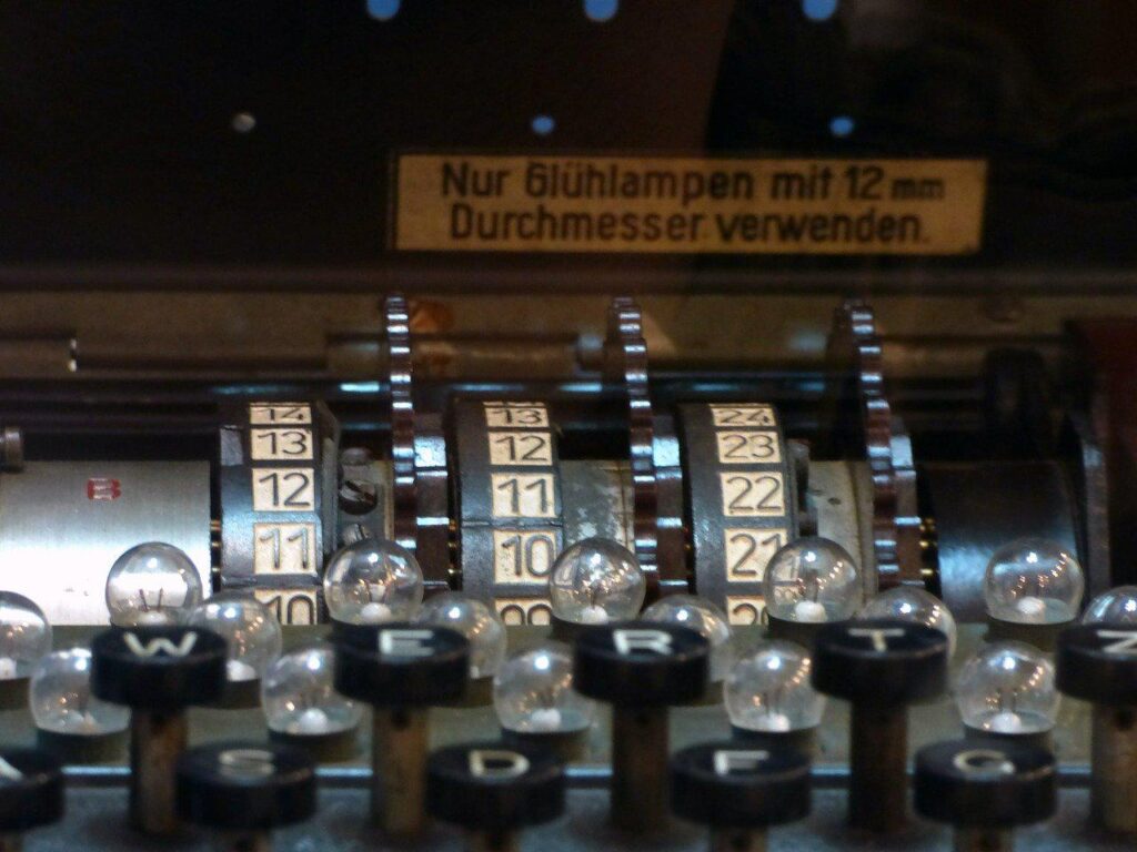 La "Bomba", la macchina ti Alan Turing per decifrare i messaggi di Enigma.