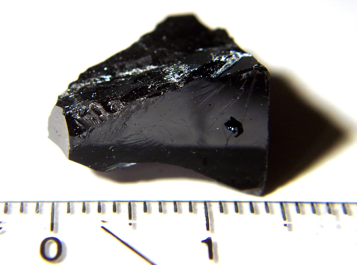 Un cristallo di tellururo di cadmio. Credit: Wikimedia Commons