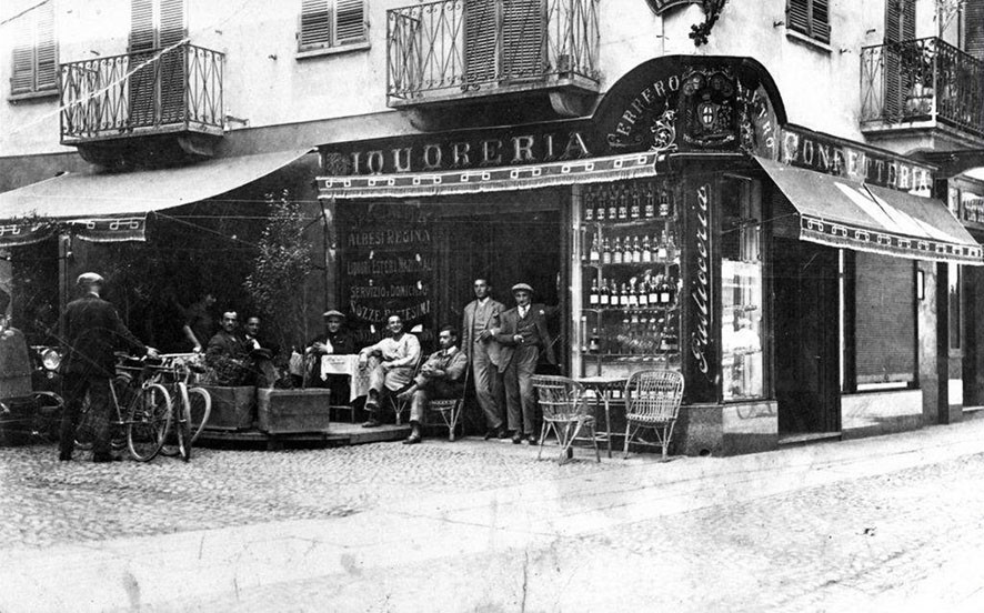 La prima pasticceria Ferrero nella città di Alba - credit: Wikipedia