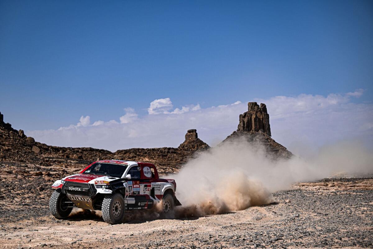 Stage 9 Dakar 2022: De Villiers al comando di una tripletta Toyota, Cornejo vince con le moto - 