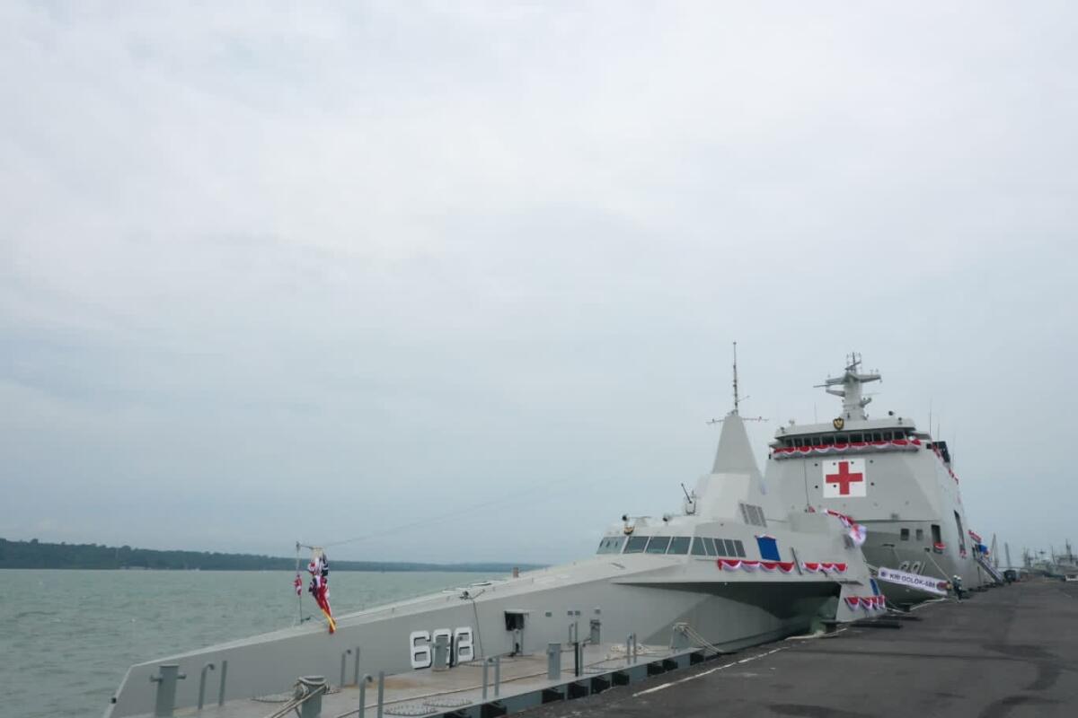 Il trimarano FAC e la nave ospedale: nuove unità per la TNI AL - 