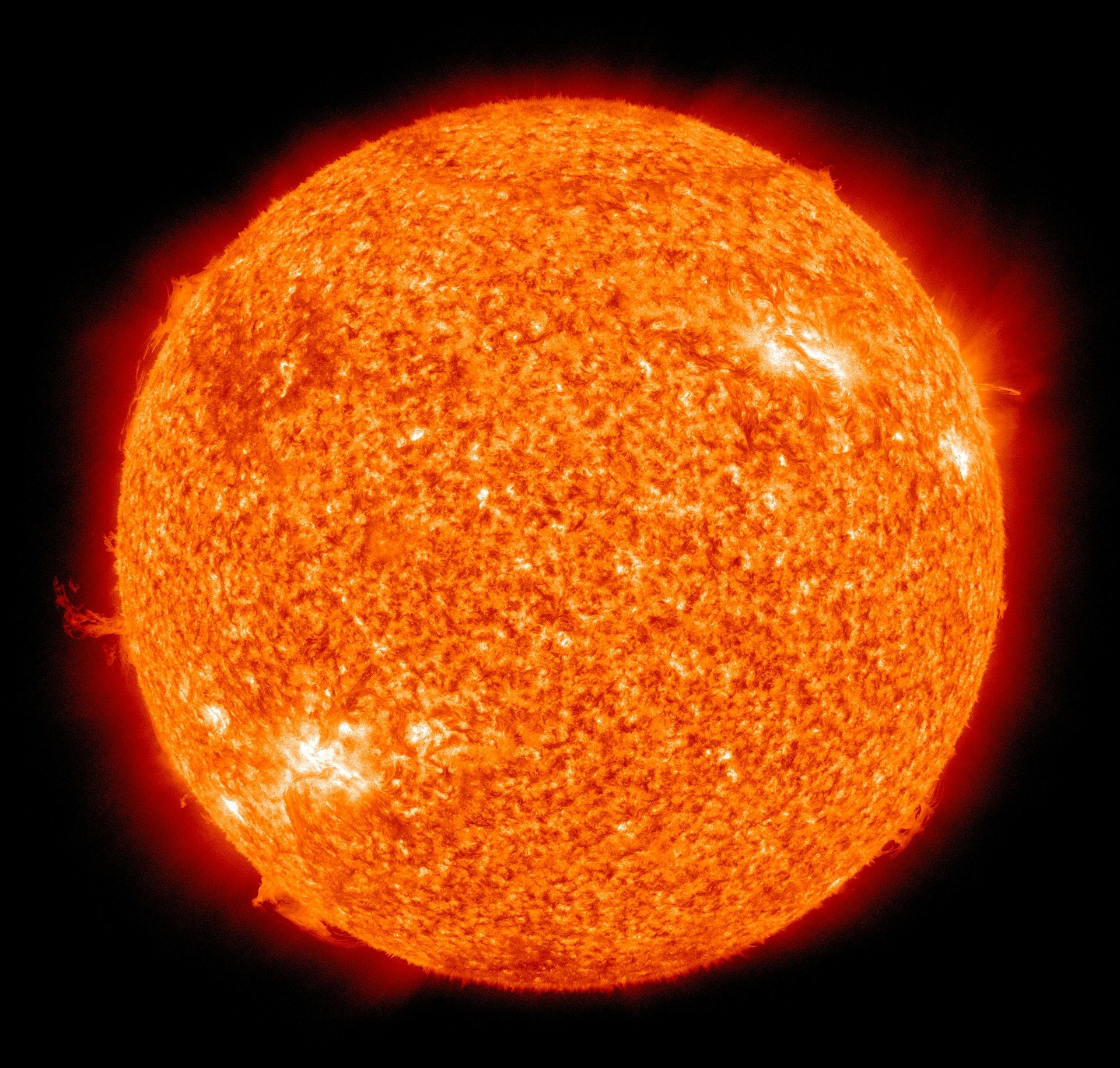 Quante volte vi siete chiesti “Perché non gettiamo i rifiuti nello spazio o nel Sole?”, senza una risposta. Il problema non è semplice e i motivi sono molteplici.