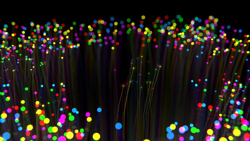 La fibra ottica offre numerosi vantaggi che la rendono la tecnologia di trasmissione preferita.
