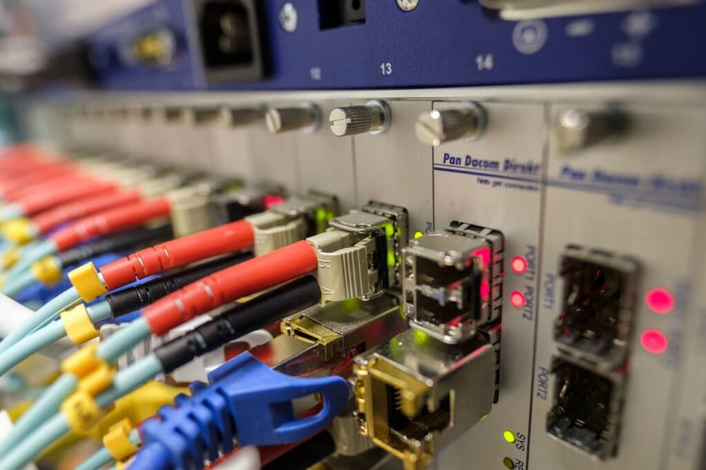 La fibra ottica: vetro e plastica rivoluzionano la trasmissione dati