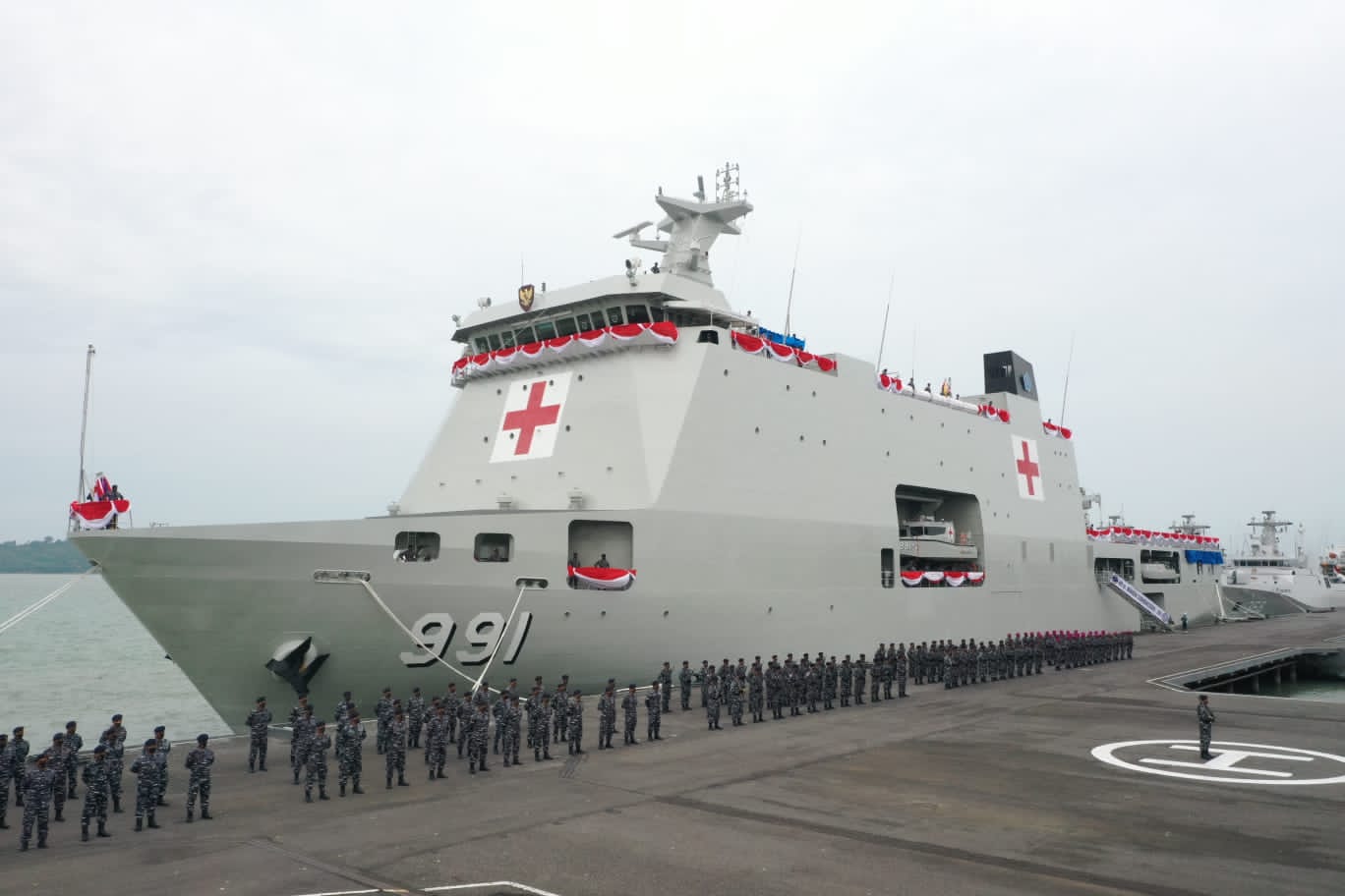 Immagine della nave ospedale KRI Dr. Wahidin Sudirohusodo-991 pubblicata dal profilo Twitter della TNI AL