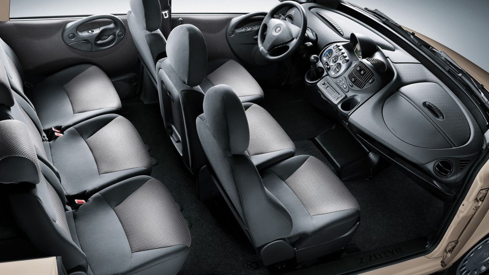 Gli interni della Zotye M300 EV, la Fiat Multipla con motore elettrico commercializzata in Cina