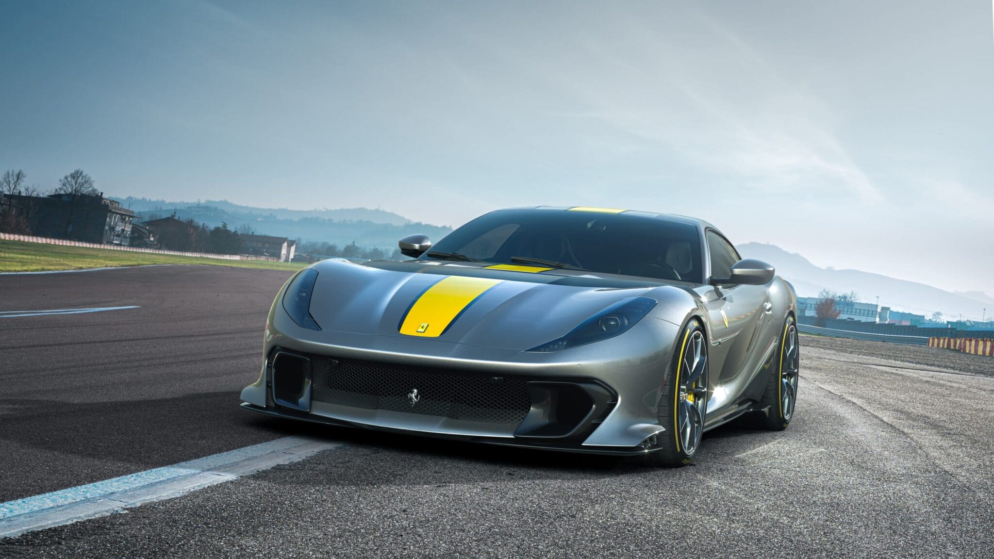 Nuove auto 2022: Ferrari 812 Competizione