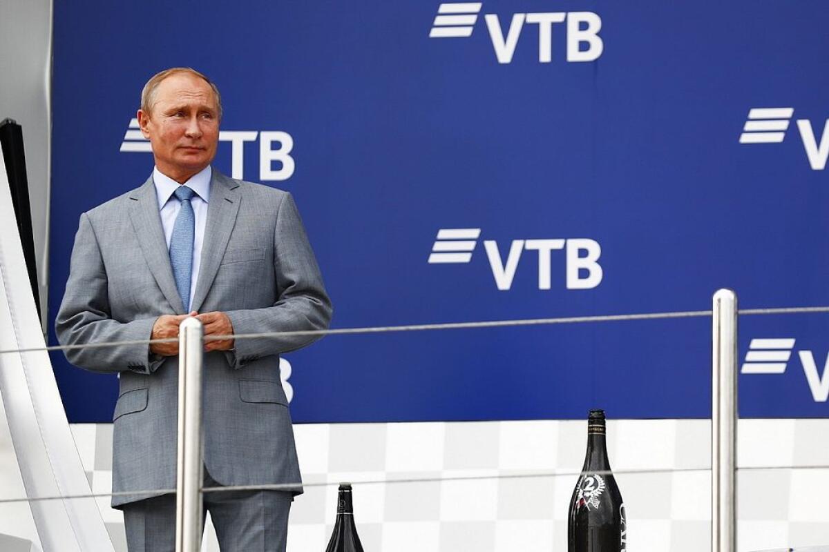 Formula 1: GP di Russia cancellato e sponsorizzazione Haas a rischio - Il presidente della Russia Vladimir al GP di Russia di qualche anno fa