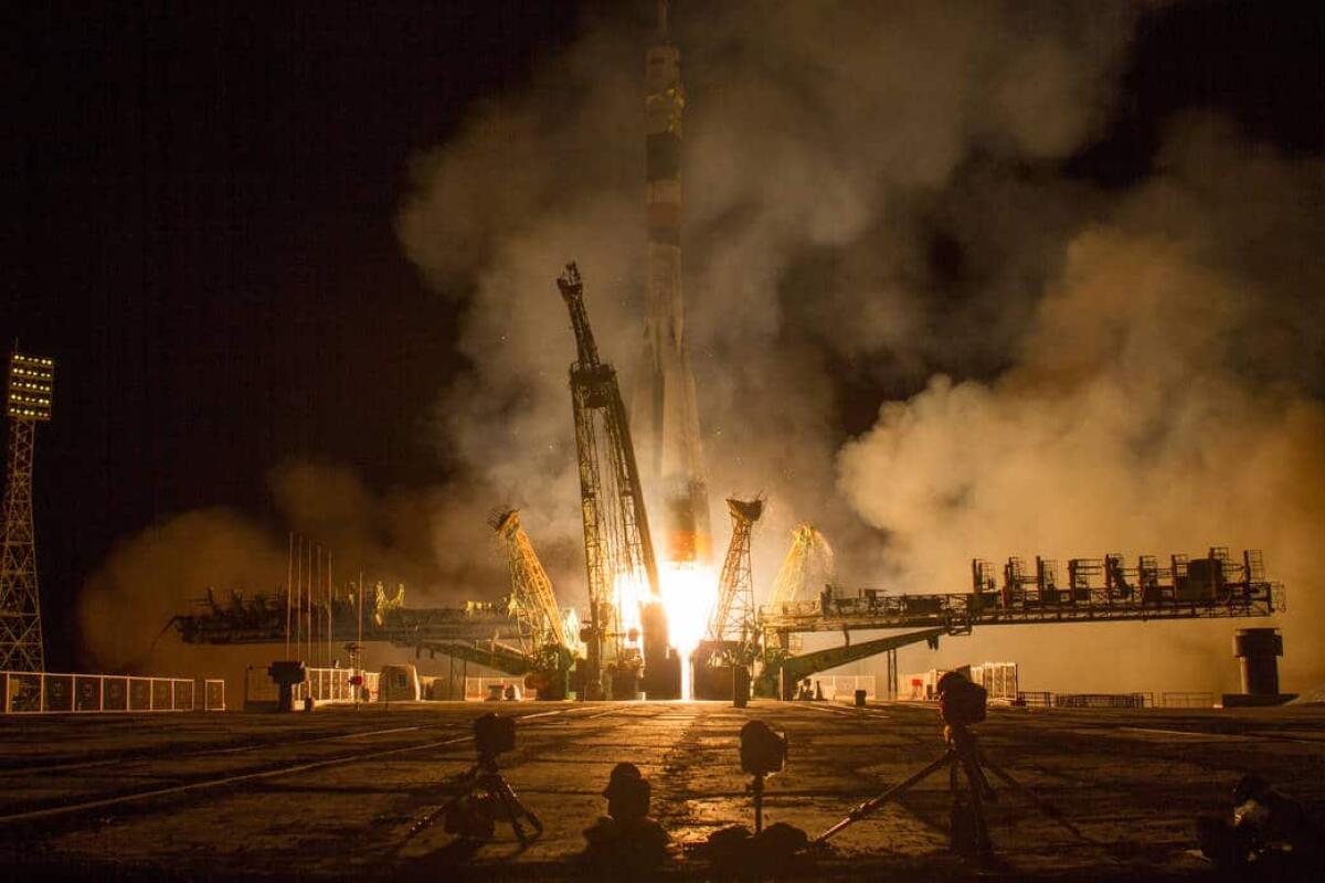 Ucraina invasa dalla Russia: il futuro delle partnership spaziali con Europa e USA - The Soyuz TMA-10M rocket launches from the Baikonur Cosmodrome in Kazakhstan on Thursday, Sept. 26, 2013 carrying Expedition 37 Soyuz Commander Oleg Kotov, NASA Flight Engineer Michael Hopkins and Russian Flight Engineer Sergey Ryazanskiy to the Inte