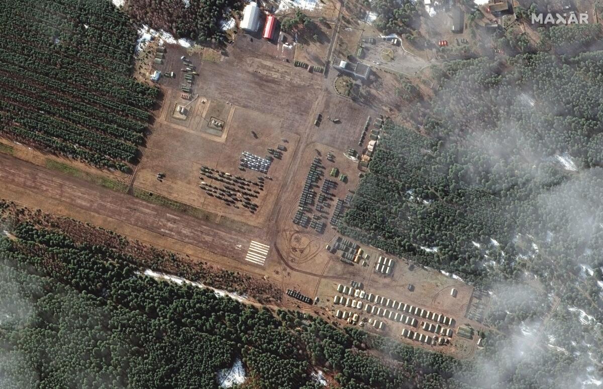 Ucraina: foto satelliti mostrano l'intensificarsi delle tensioni - 