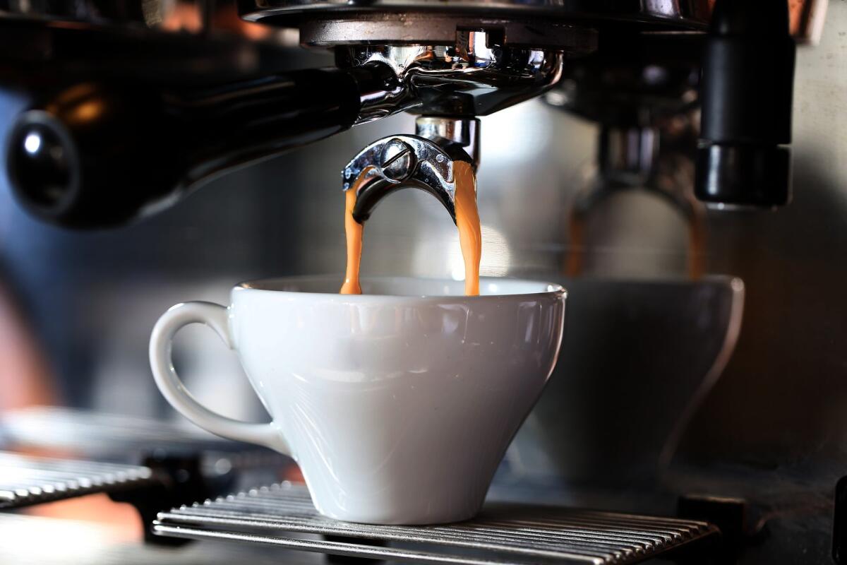 Come ti sentiresti dopo aver bevuto 300 tazze di caffè in pochi secondi? - 