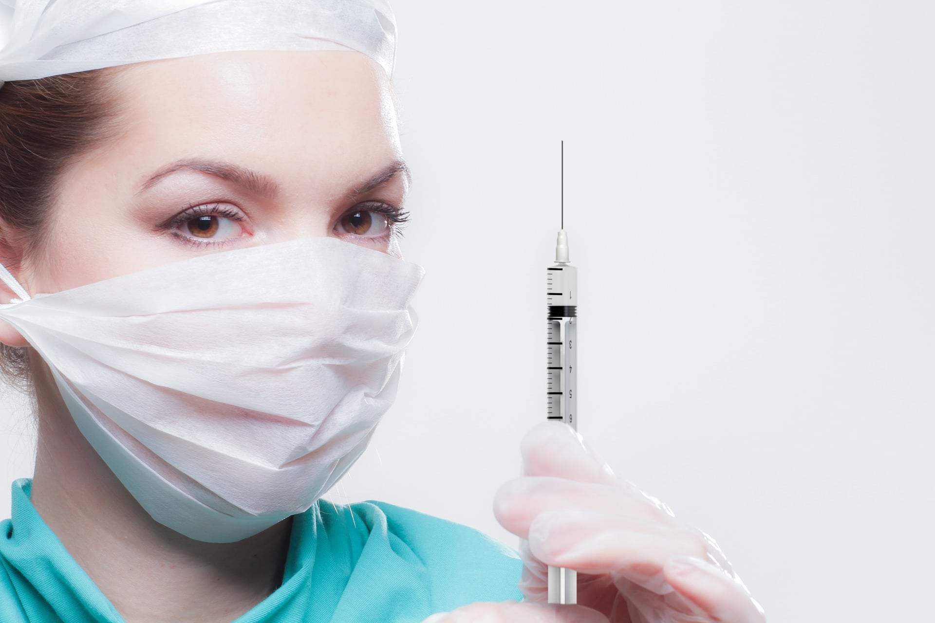 Con il vaccino siamo più protetti che in seguito all'infezione da COVID-19: lo studio