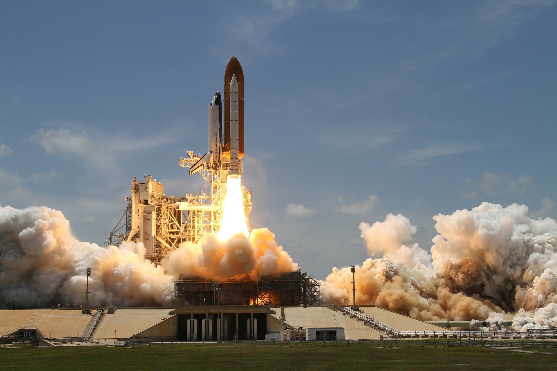 Quanto costa un lancio spaziale? SpaceX è riuscita ad abbattere notevolmente i costi dei razzi riutilizzabili e, così, lo spazio comincia a diventare più accessibile.